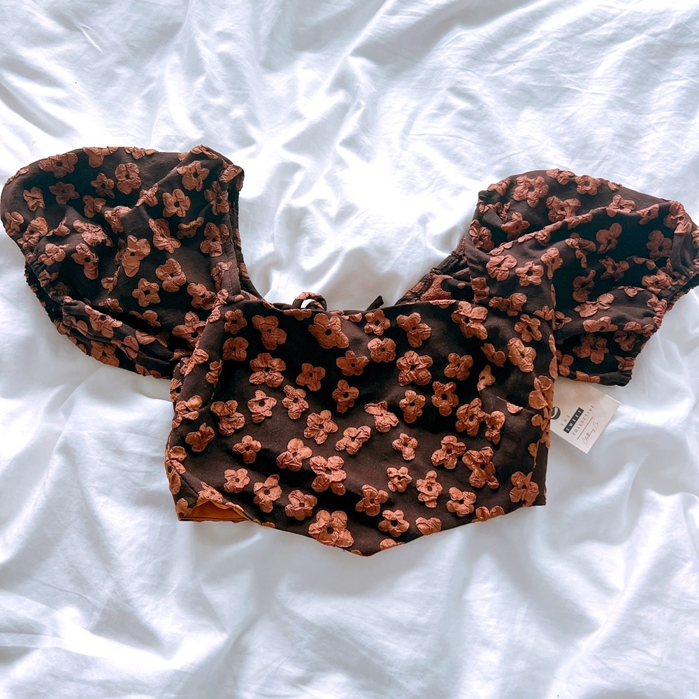 Cropped Puff Sleeve - Picture 2 of 6